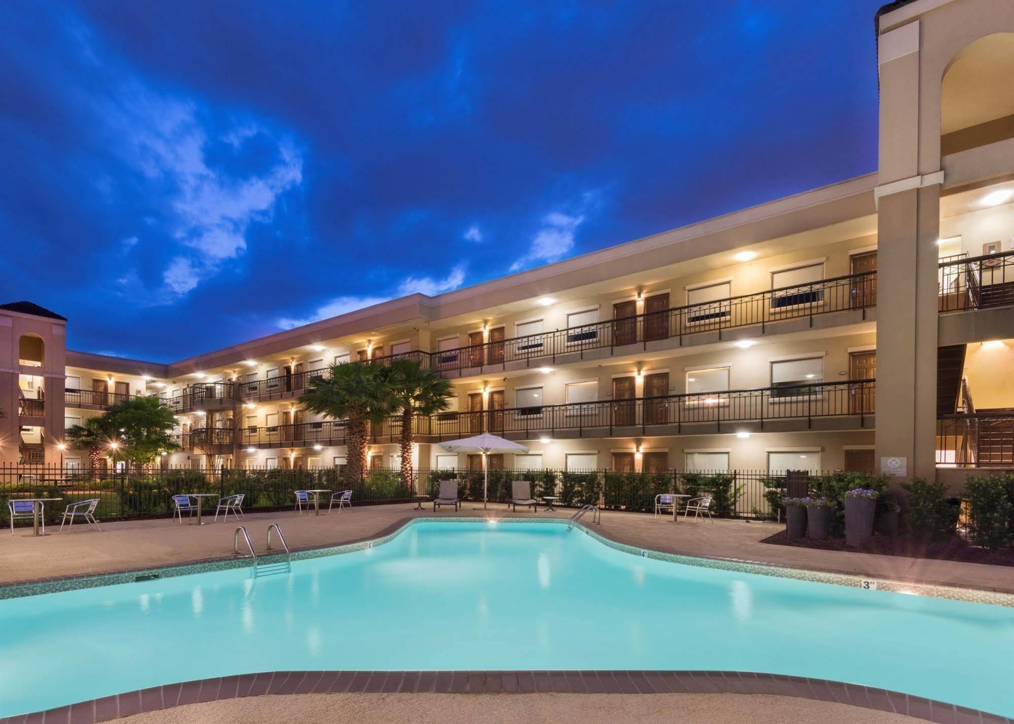 Comfort Suites Baton Rouge South I-10 Bagian luar foto